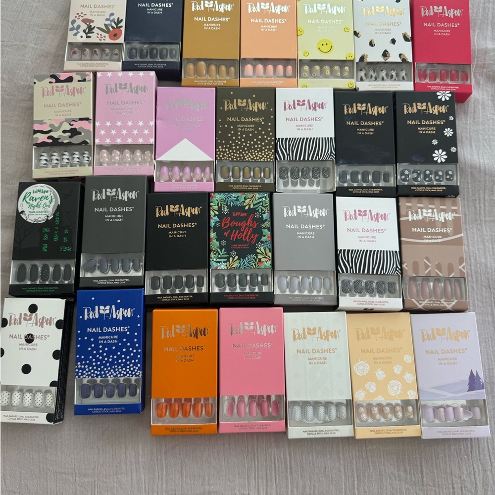 Nail Dashes - Assorted Colors
Includes all 28 pairs